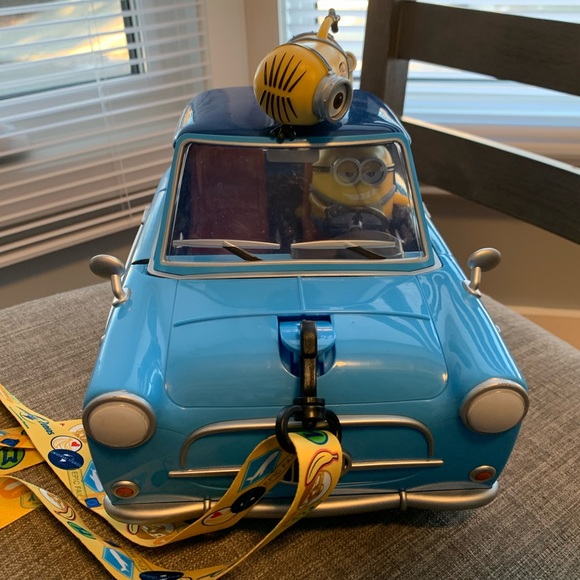 Universal Studios Despicable Me Minions car popcorn bucket - Picture 2 of 7